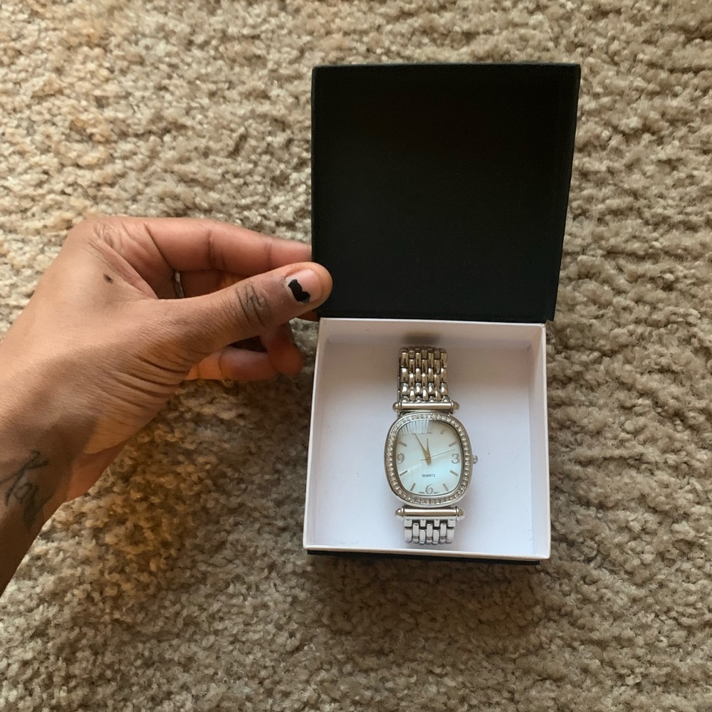Watch - Picture 2 of 9